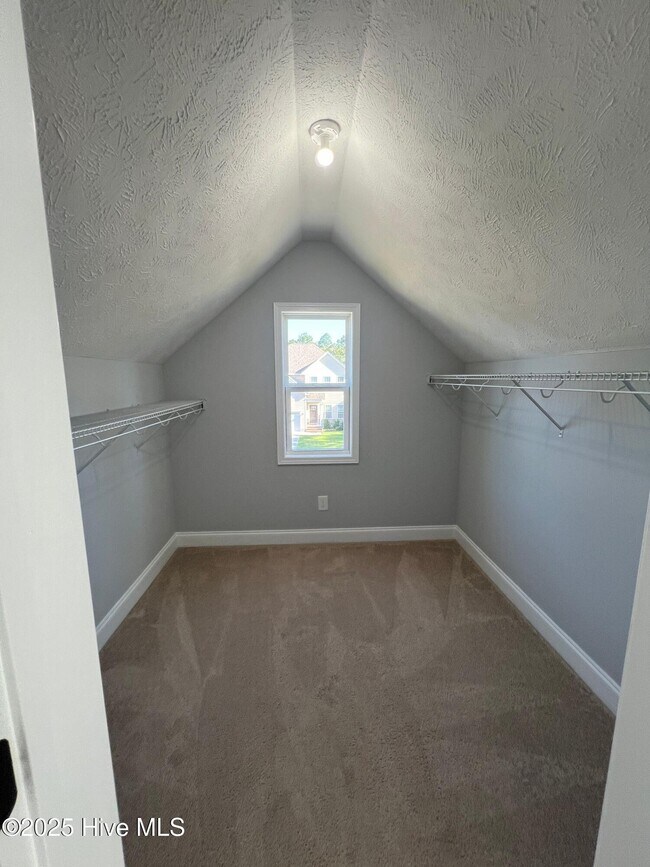 Building Photo - 127 Lightwater Dr