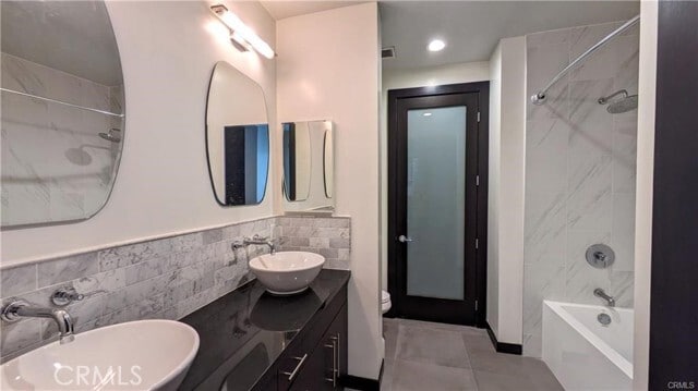 Building Photo - 655 S Hope St