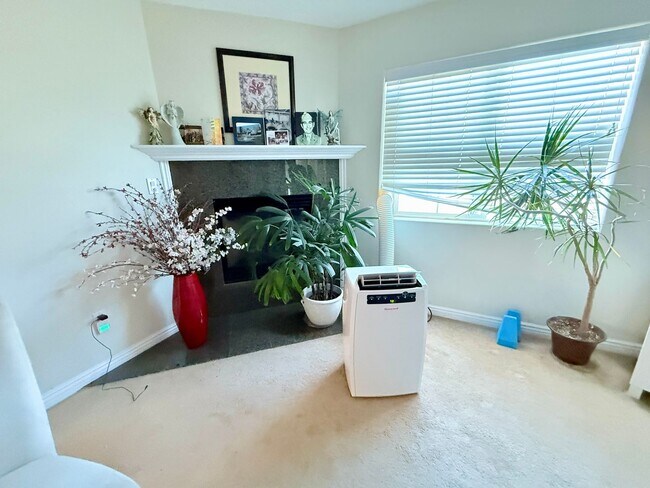 Building Photo - Rancho Penasquitos 6 Bedroom Home For Lease
