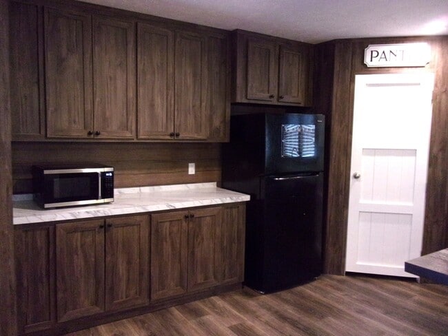 Building Photo - 811 Sitton Rd