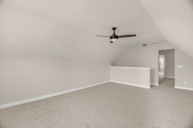 Building Photo - Beautiful Maintanance-Free 3 bedrooms 3 FU...