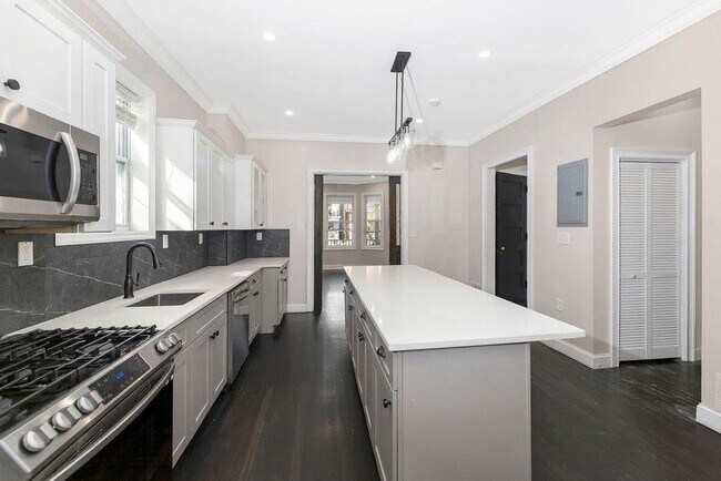 Building Photo - 385 Fairmount Ave