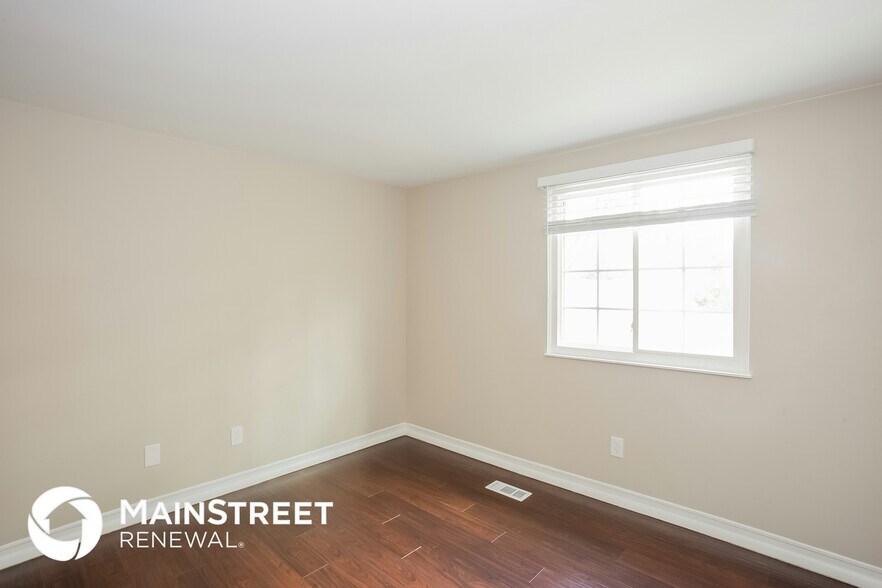 Building Photo - 7414 Shadowlake Dr