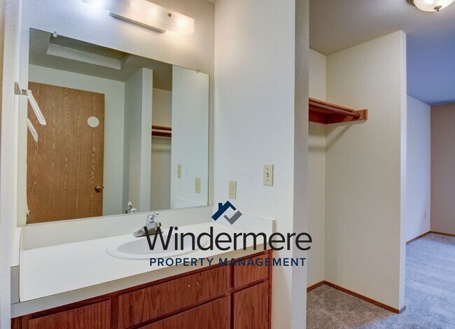 Building Photo - 1235 SE 4th Ave