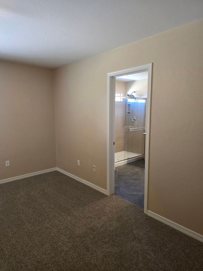 Building Photo - FREE RENT FOR OCTOBER AND $100 VISA GIFT C...