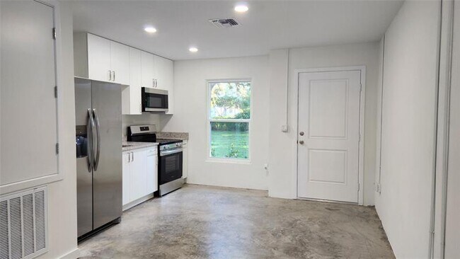 Building Photo - 2703 Ave G