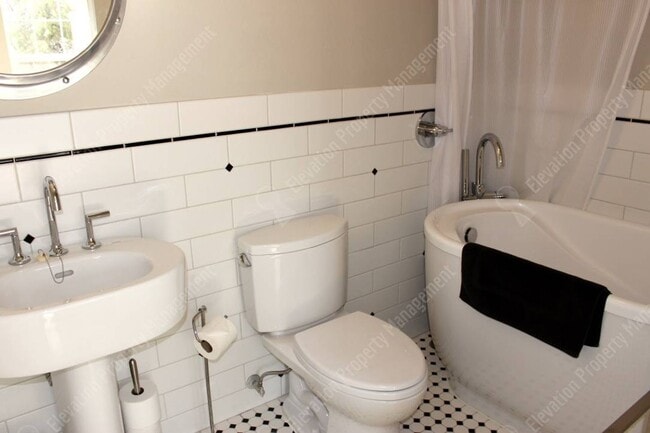 Building Photo - Furnished 2 BR home in Old Mill district
