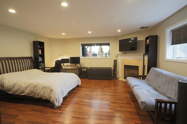 Building Photo - 443 Wilfred Terrace