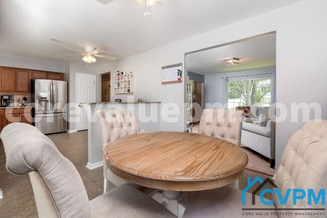 Building Photo - 15952 Alameda Dr
