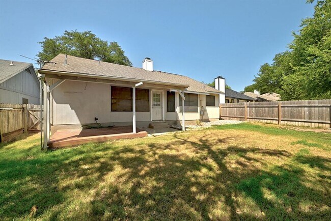 Building Photo - 8909 Romayne Ln