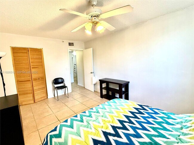 Building Photo - 1341 SE 3rd Ave