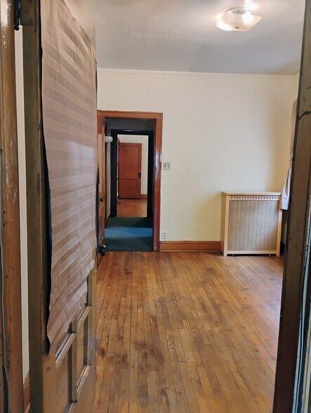 Building Photo - 6727 S Maplewood Ave