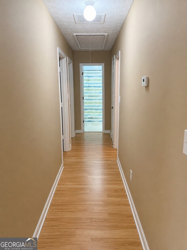 Building Photo - 1710 Underwood Dr SE