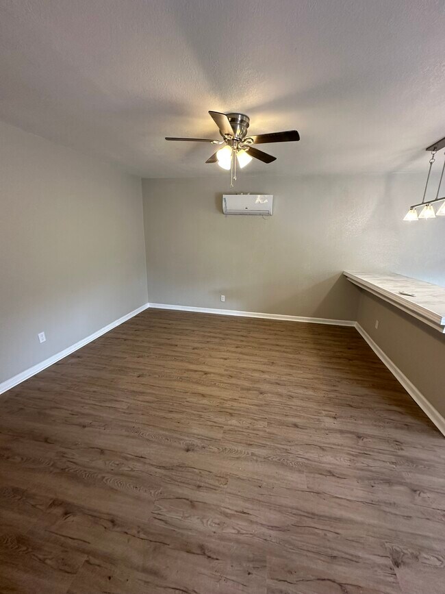 Building Photo - 643 Plantation Way
