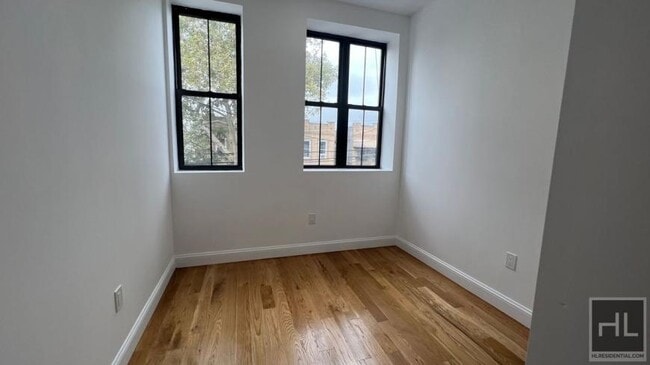 Building Photo - 3 bedroom in BROOKLYN NY 11208
