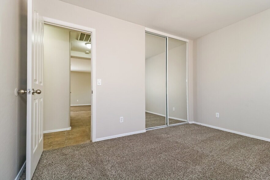 Building Photo - 11542 W Mountain View Rd