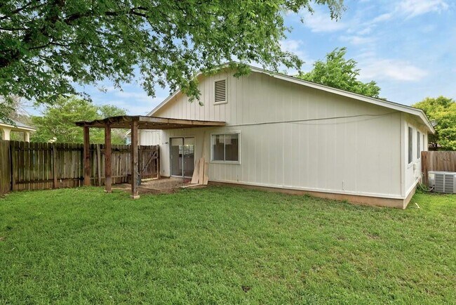 Building Photo - 7601 Woodstone Cove