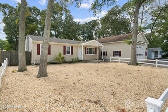 Building Photo - 303 Chestnut Dr