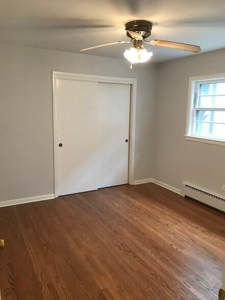 Building Photo - 8022 Oriole Ave