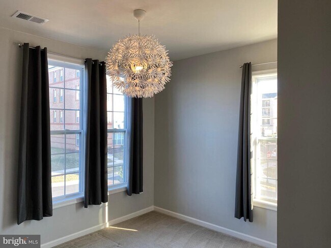 Building Photo - 43075 Thoroughfare Gap Terrace