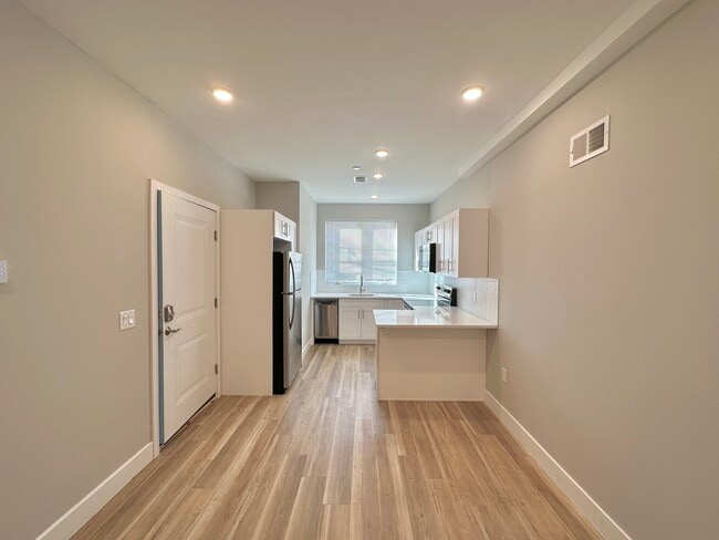 Building Photo - 2009 N Darien St