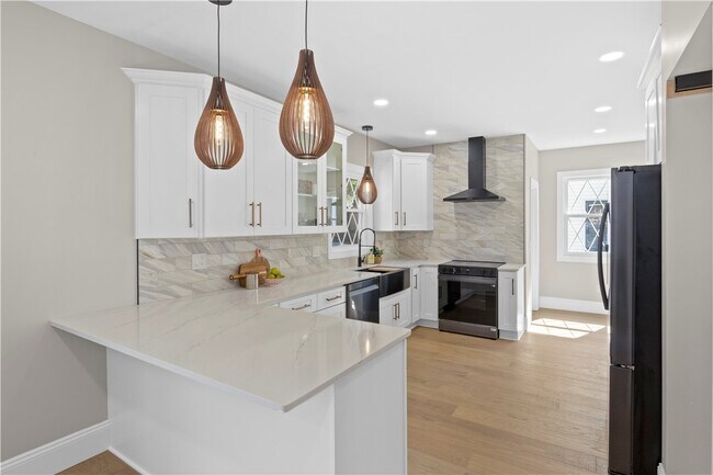 Building Photo - 90 Stoneleigh Ct