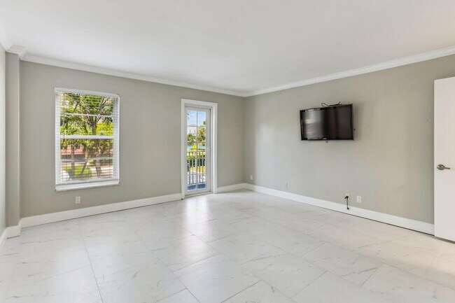 Building Photo - 950 Ponce De Leon Rd