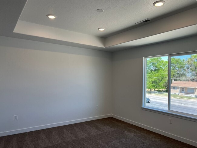 Building Photo - TOWNHOUSE IN TAYLORSVILLE