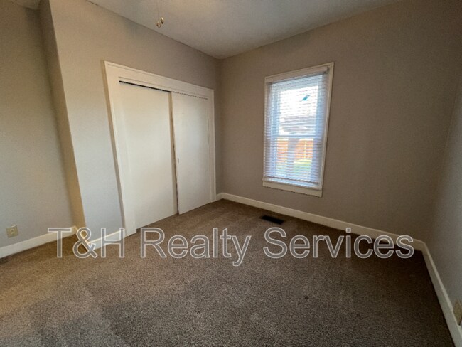 Building Photo - 5956 E Beechwood Ave