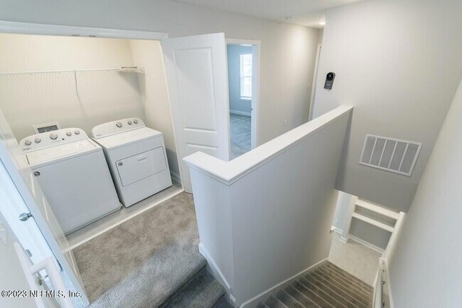Building Photo - 13973 Sterely Ct N