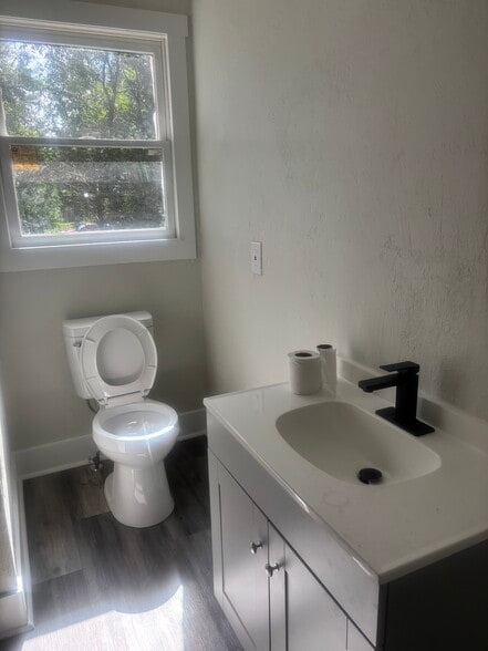 Building Photo - 51 Mullis St