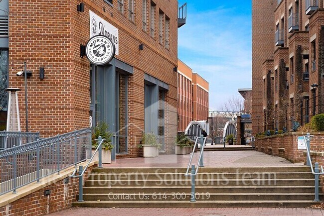 Building Photo - Downtown Condo!