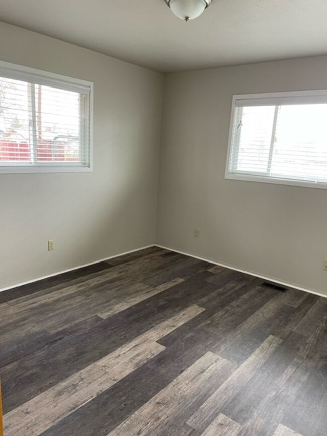 Building Photo - Beautifully Remodeled 3 Bedroom 2 Bath House