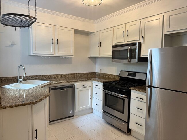 Building Photo - 305 Hurley Ave