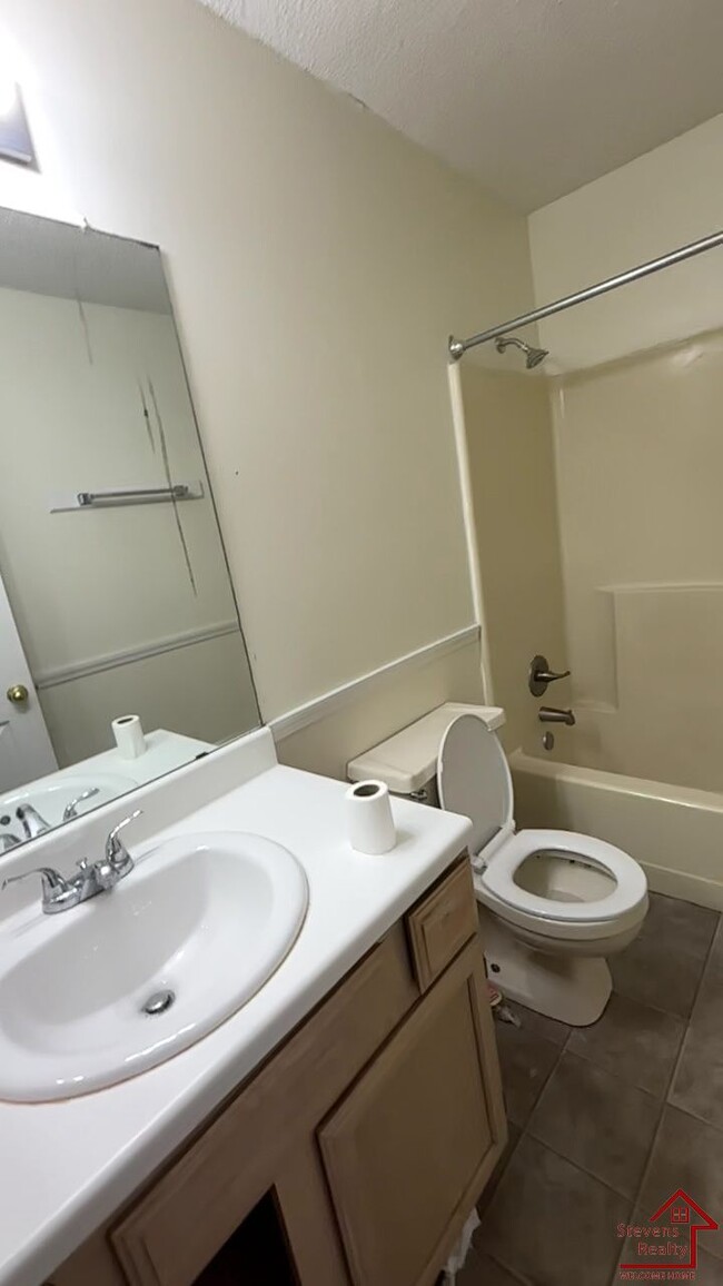 Building Photo - 430 Oriole Dr