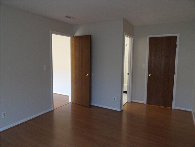 Building Photo - 18 Woodland Hills Dr