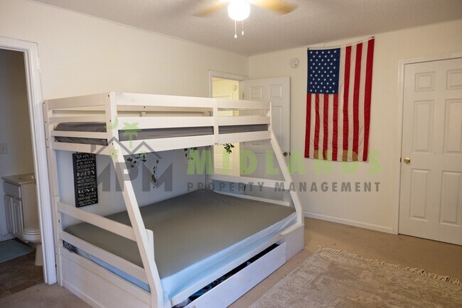 Building Photo - 233 Seabiscuit Ln