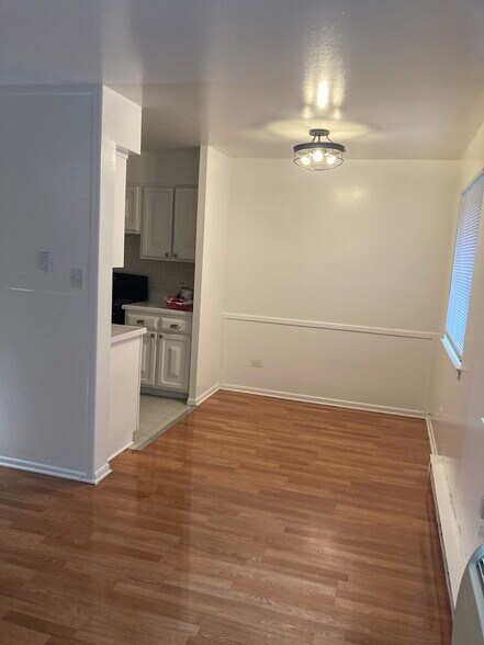 Primary Photo - 5920 N Kenmore Ave