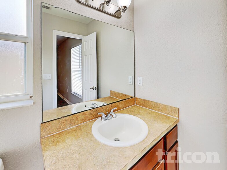 Building Photo - 2075 Sunflower St