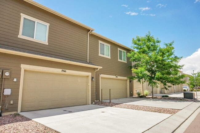 Building Photo - $2,300.00 - 3 Bedrooms, 2.5 Bathroom, Town...