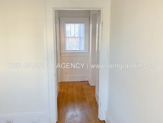 Building Photo - 2102 Westover Ave SW