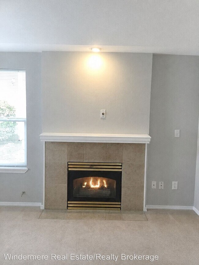 Building Photo - 5009 Freeport Ln