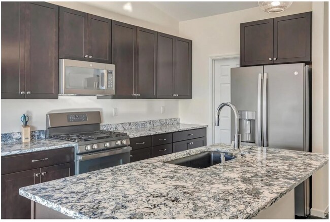 Building Photo - 527 Brookside Forest Ct