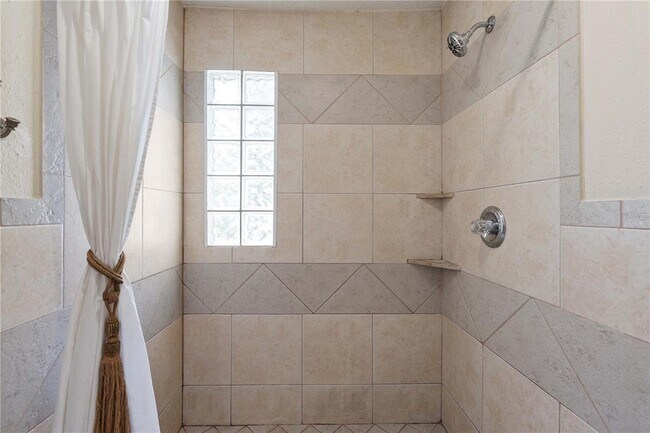 Building Photo - 3606 W Royal Palm Cir