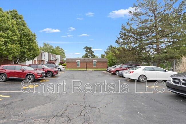 Building Photo - 9951 Chateau Roi Dr
