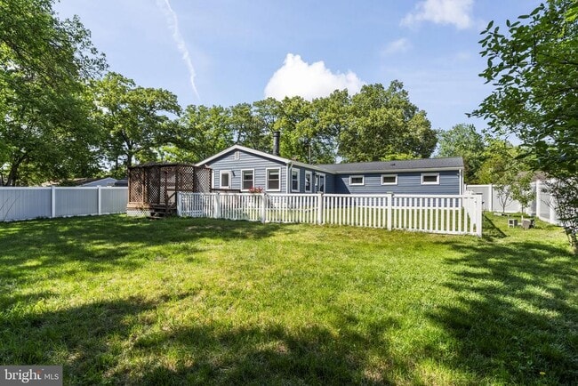 Building Photo - 8005 Woodholme Cir