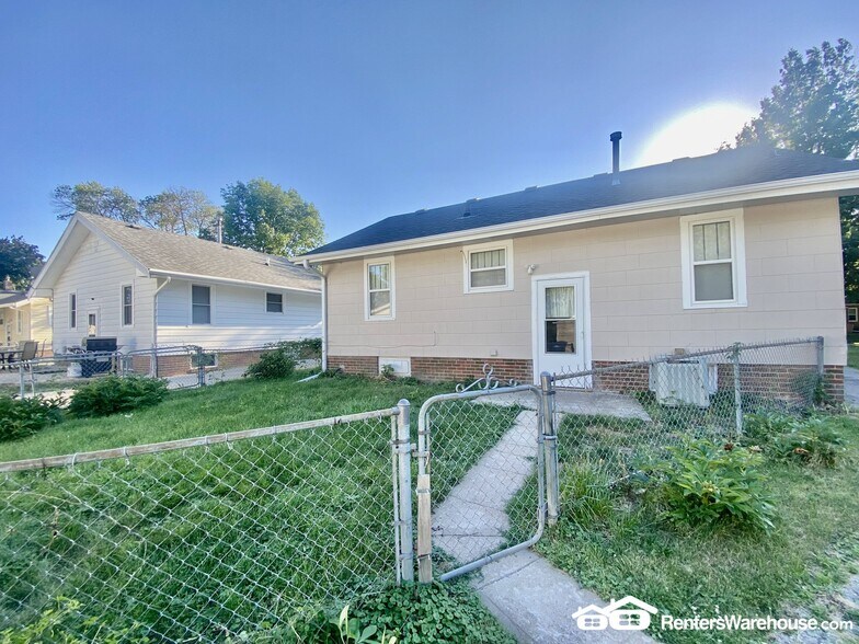 Building Photo - 2415 44th St