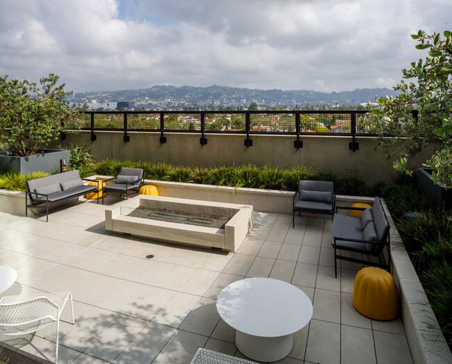 Building Photo - 6401 Wilshire Blvd
