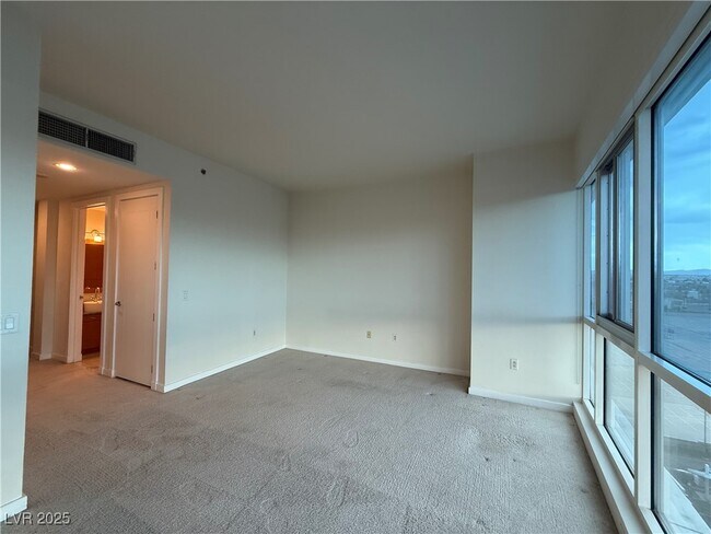 Building Photo - 4575 Dean Martin Dr