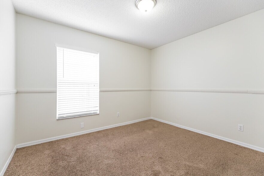 Building Photo - 8000 Stirrupwood Ct